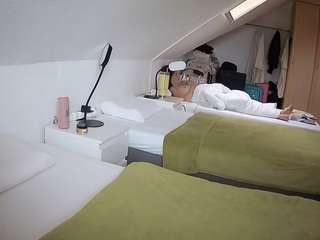 voyeurcam-julmodels-bed-4 Sex Cam Show