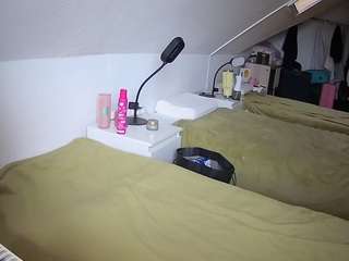 voyeurcam-julmodels-bed-4 Sex Cam Show