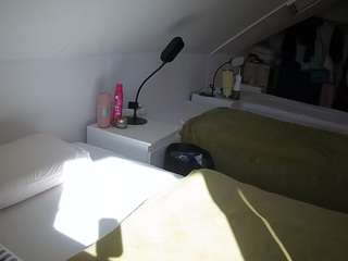 voyeurcam-julmodels-bed-4 Sex Cam Show