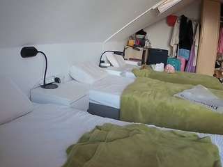 voyeurcam-julmodels-bed-4