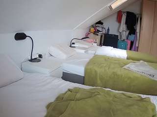 voyeurcam-julmodels-bed-4
