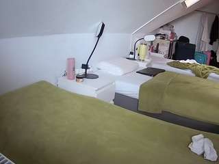 voyeurcam-julmodels-bed-4