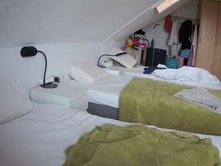 voyeurcam-julmodels-bed-4