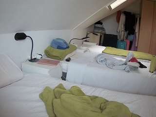 voyeurcam-julmodels-bed-4