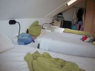 voyeurcam-julmodels-bed-4