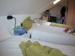 voyeurcam-julmodels-bed-4