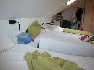 voyeurcam-julmodels-bed-4