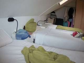 voyeurcam-julmodels-bed-4