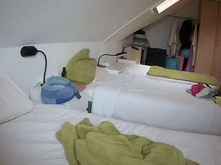 voyeurcam-julmodels-bed-4