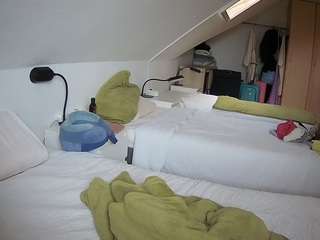 voyeurcam-julmodels-bed-4