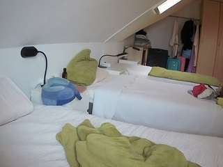 voyeurcam-julmodels-bed-4