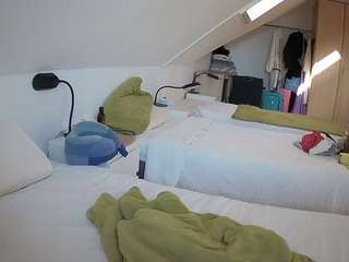 voyeurcam-julmodels-bed-4