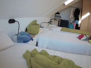 voyeurcam-julmodels-bed-4