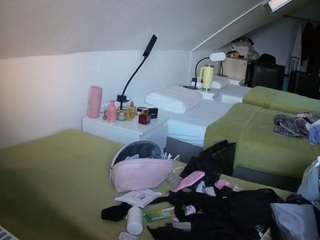 voyeurcam-julmodels-bed-4