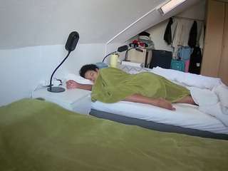voyeurcam-julmodels-bed-4