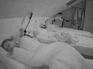 voyeurcam-julmodels-bed-4