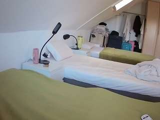 voyeurcam-julmodels-bed-4 live webcam show