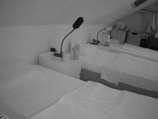 voyeurcam-julmodels-bed-4 live webcam show