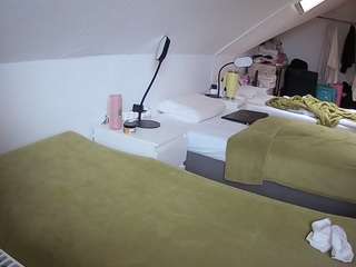 voyeurcam-julmodels-bed-4
