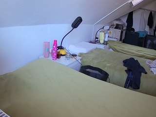 voyeurcam-julmodels-bed-4 live webcam show
