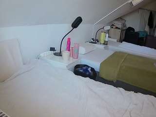 voyeurcam-julmodels-bed-4