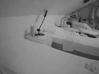 voyeurcam-julmodels-bed-4