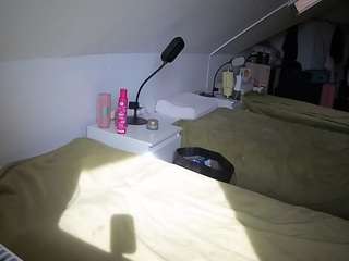 voyeurcam-julmodels-bed-4