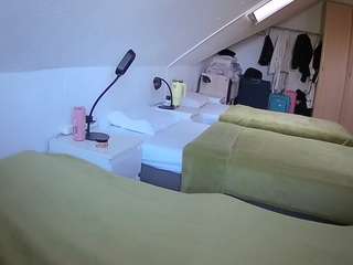 voyeurcam-julmodels-bed-4