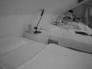 voyeurcam-julmodels-bed-4