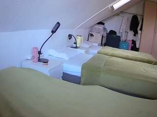 voyeurcam-julmodels-bed-4