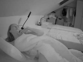 voyeurcam-julmodels-bed-4