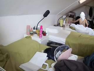 voyeurcam-julmodels-bed-4