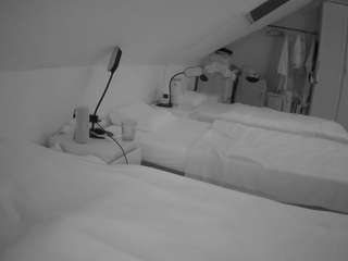 voyeurcam-julmodels-bed-4