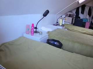 voyeurcam-julmodels-bed-4