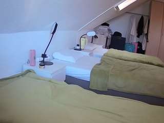voyeurcam-julmodels-bed-4