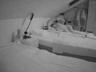 voyeurcam-julmodels-bed-4