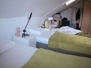 voyeurcam-julmodels-bed-4