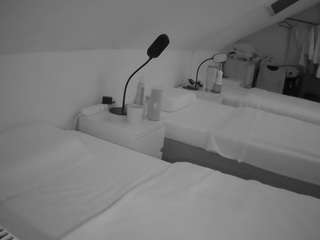 voyeurcam-julmodels-bed-4