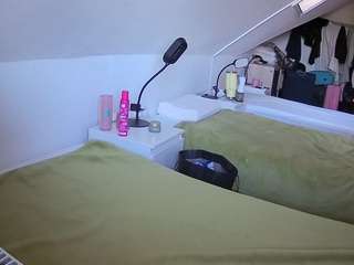 voyeurcam-julmodels-bed-4