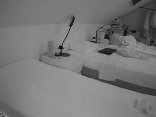 voyeurcam-julmodels-bed-4