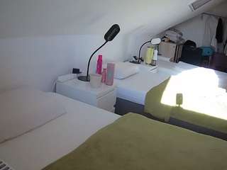 voyeurcam-julmodels-bed-4