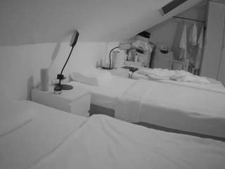 voyeurcam-julmodels-bed-4