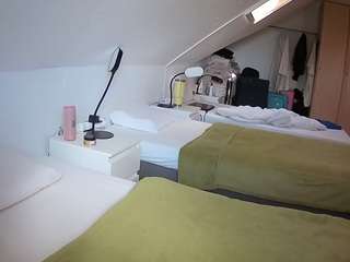 voyeurcam-julmodels-bed-4