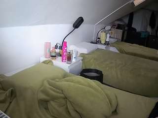 voyeurcam-julmodels-bed-4