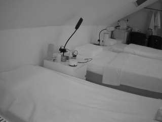voyeurcam-julmodels-bed-4 camsoda