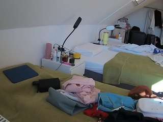 voyeurcam-julmodels-bed-4
