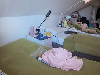 voyeurcam-julmodels-bed-4