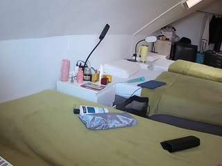 voyeurcam-julmodels-bed-4