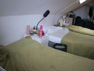 voyeurcam-julmodels-bed-4