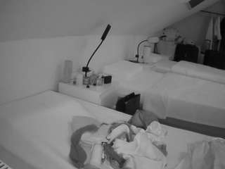voyeurcam-julmodels-bed-4